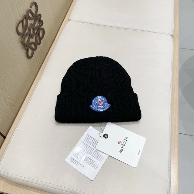 Moncler knitted hat: seller detail photo 9