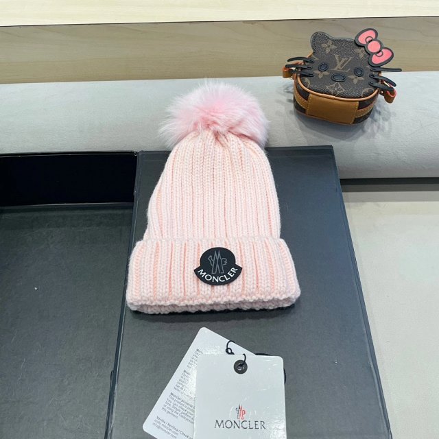 Moncler knitted hat: seller detail photo 11
