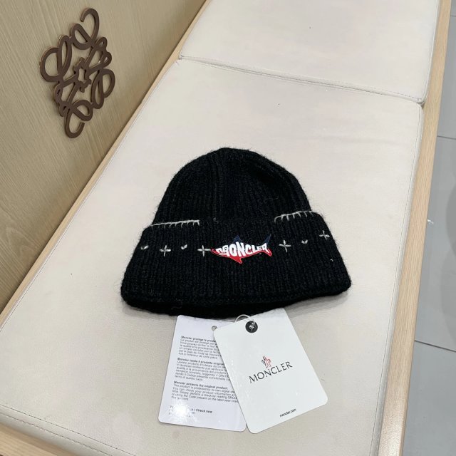 Moncler knitted hat: seller detail photo 2