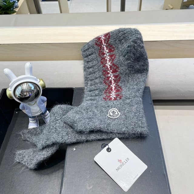 Moncler knitted hat: seller detail photo 4