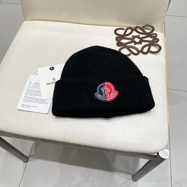 Moncler knitted hat: seller detail photo 3