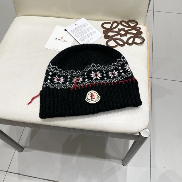 Moncler knitted hat: seller detail photo 8
