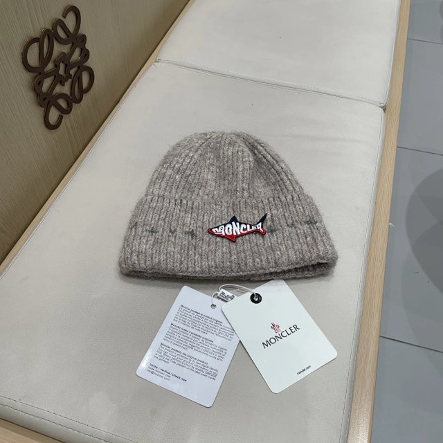 Moncler knitted hat: seller detail photo 3