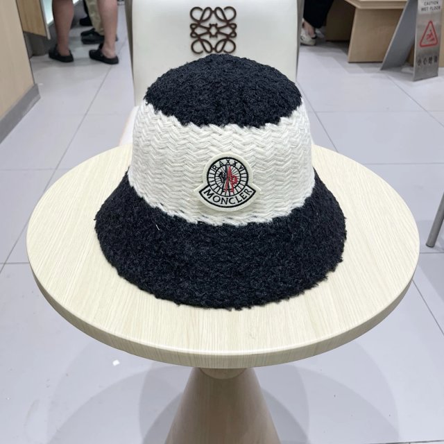 Moncler knitted hat: seller detail photo 8