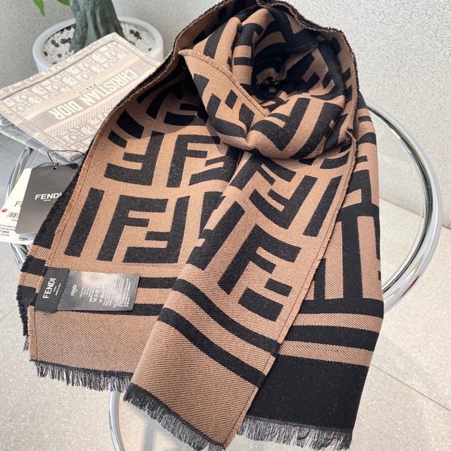 FENDI scarf: seller detail photo 5