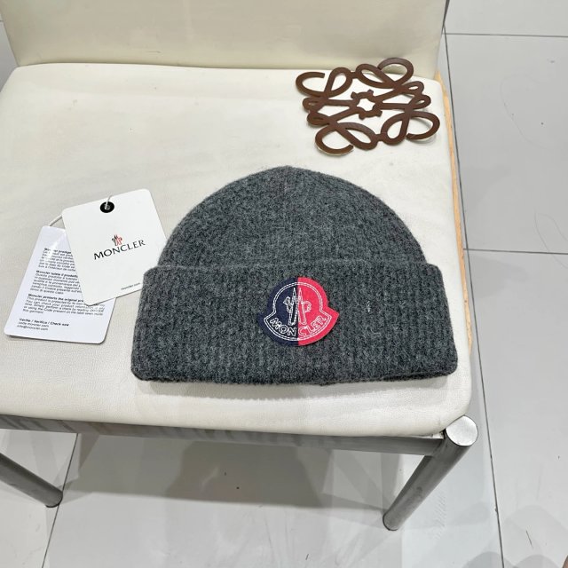 Moncler knitted hat: seller detail photo 2