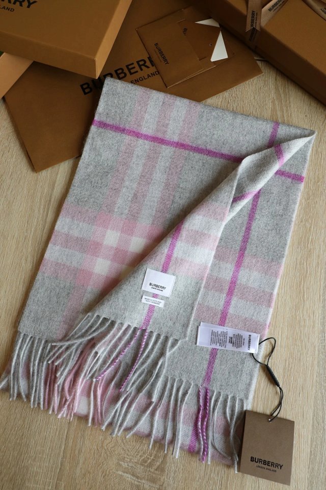 Burberry scarf: seller detail photo 7