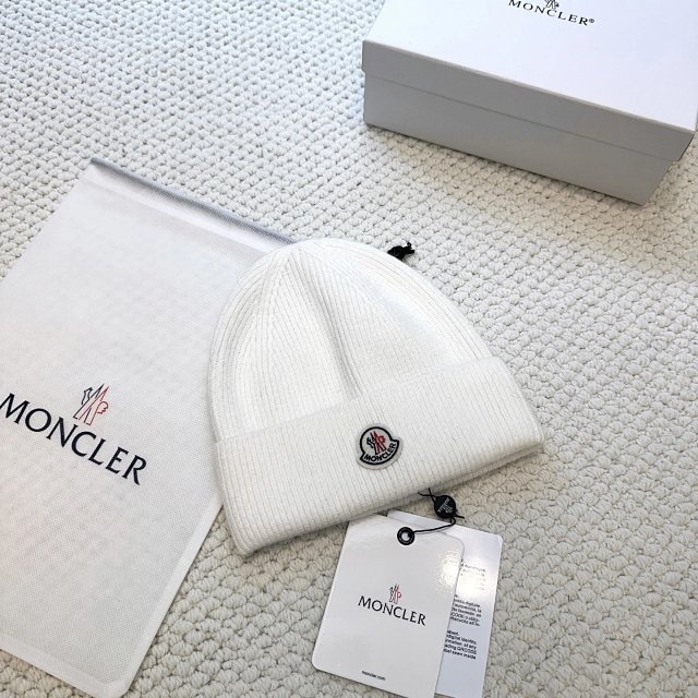 Moncler knitted hat: seller detail photo 9
