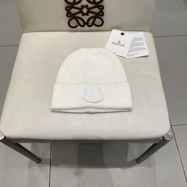 Moncler knitted hat: seller detail photo 4
