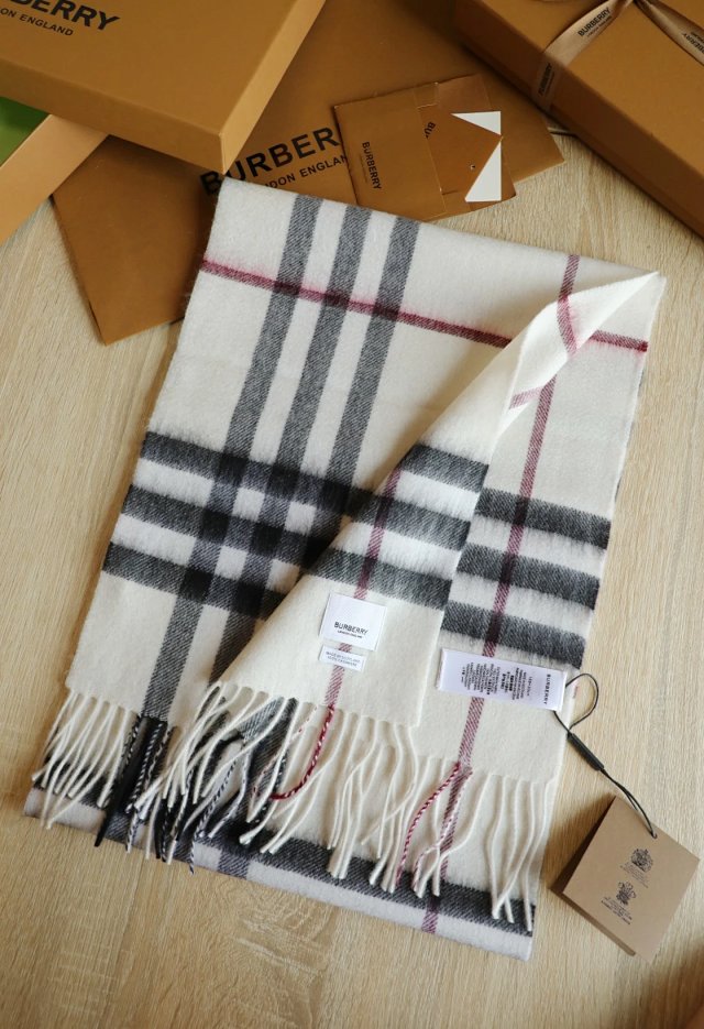 Burberry scarf: seller detail photo 11