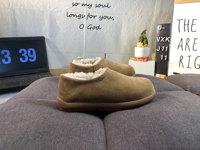 UGG Shoes: seller detail photo 3