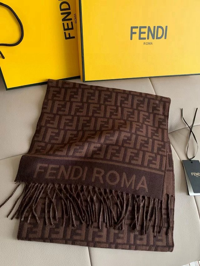 FENDI scarf: seller detail photo 4
