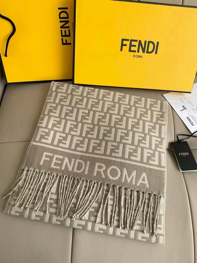 FENDI scarf: seller detail photo 3