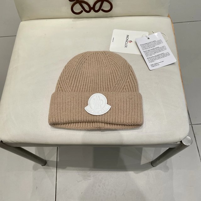 Moncler knitted hat: seller detail photo 2