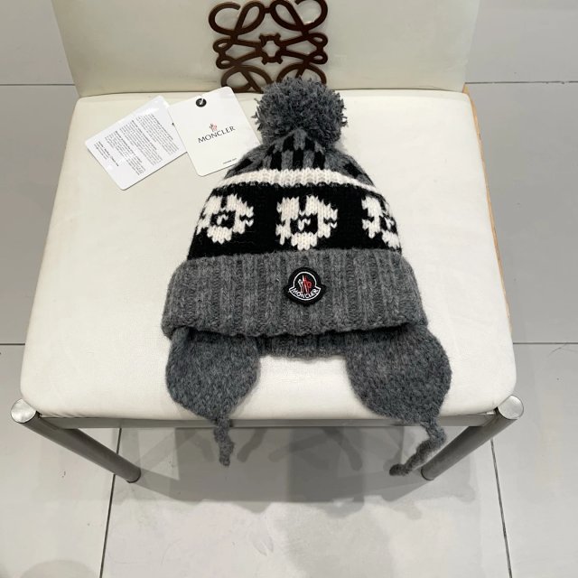 Moncler knitted hat: seller detail photo 7
