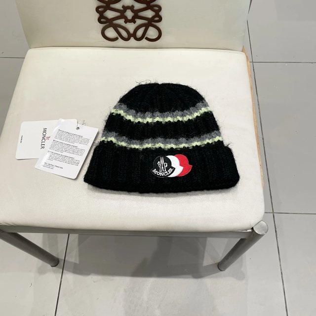 Moncler knitted hat: seller detail photo 6