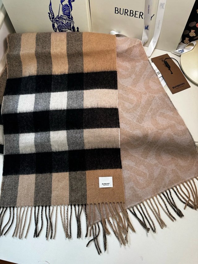 Burberry scarf: seller detail photo 6