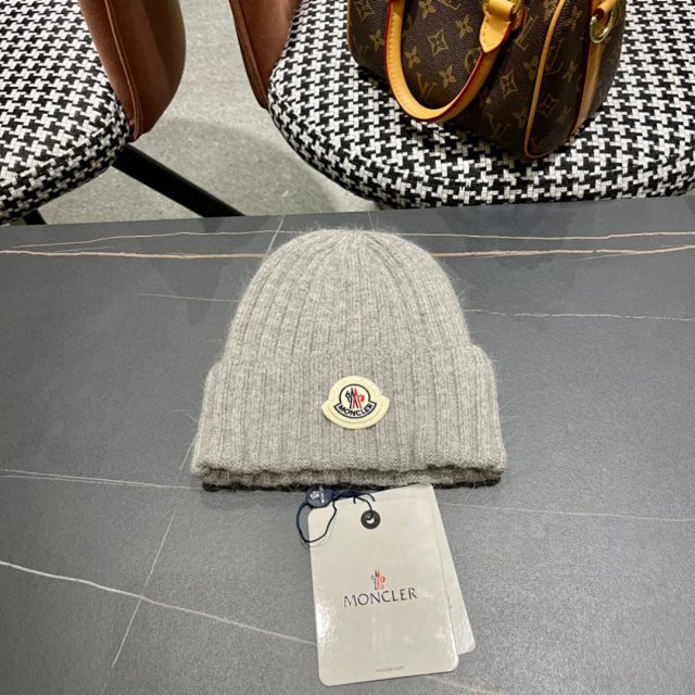 Moncler knitted hat: seller detail photo 5