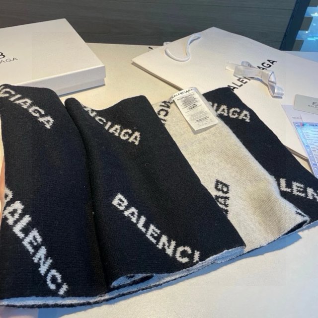 Balenciaga scarf: seller detail photo 1