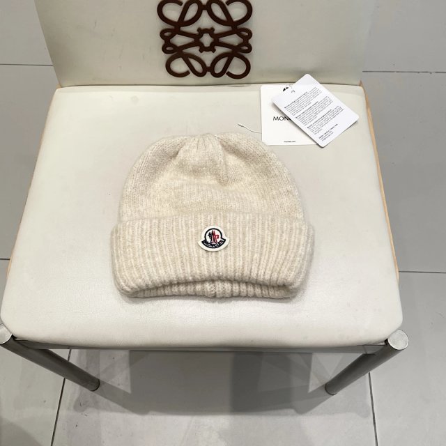 Moncler knitted hat: seller detail photo 3