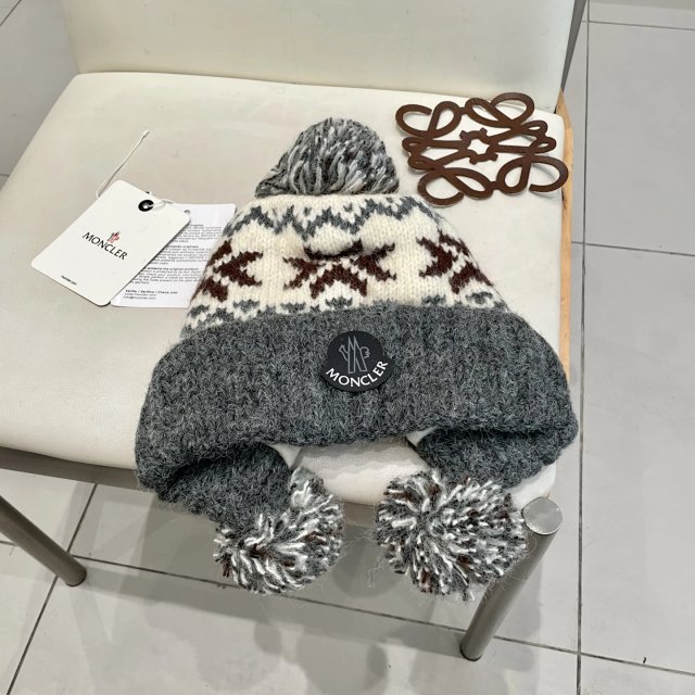 Moncler knitted hat: seller detail photo 6