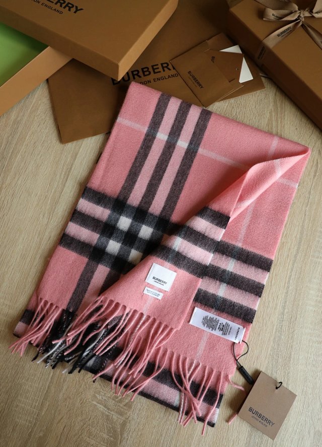 Burberry scarf: seller detail photo 6