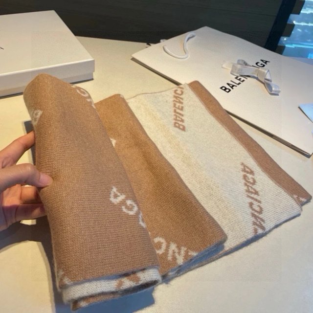 Balenciaga scarf: seller detail photo 2