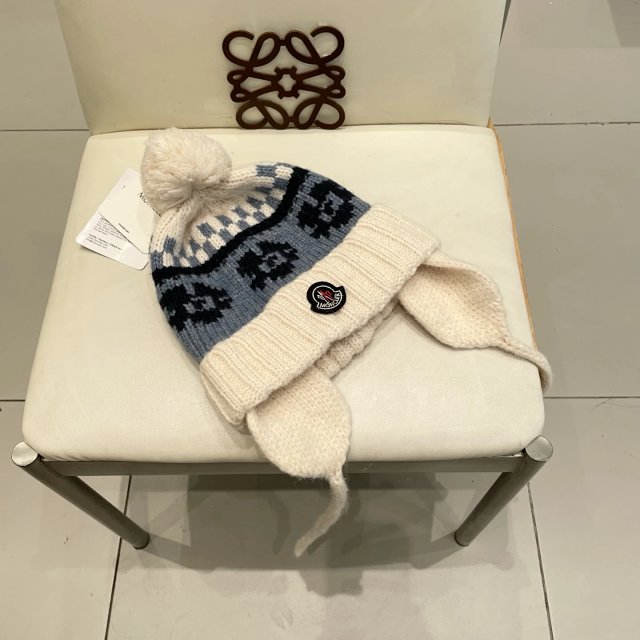 Moncler knitted hat: seller detail photo 5