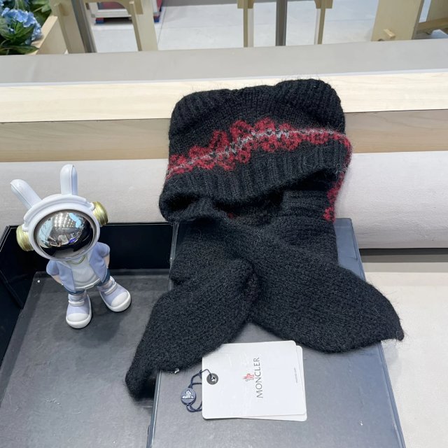 Moncler knitted hat: seller detail photo 5