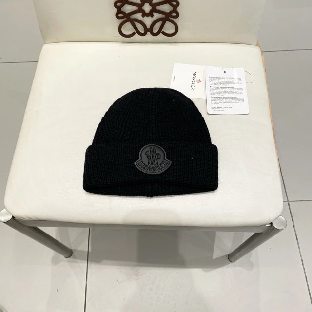 Moncler knitted hat: seller detail photo 3