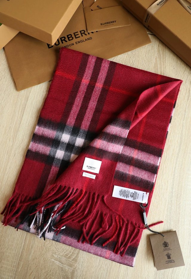 Burberry scarf: seller detail photo 3