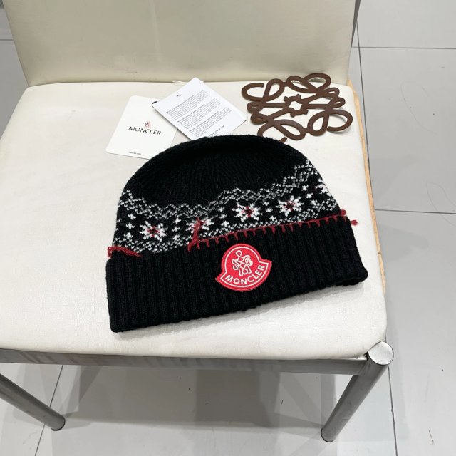 Moncler knitted hat: seller detail photo 4