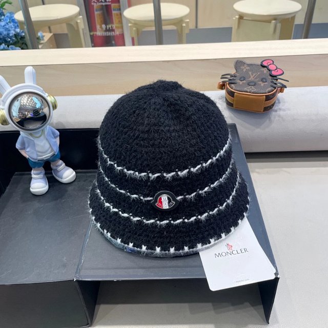 Moncler knitted hat: seller detail photo 5