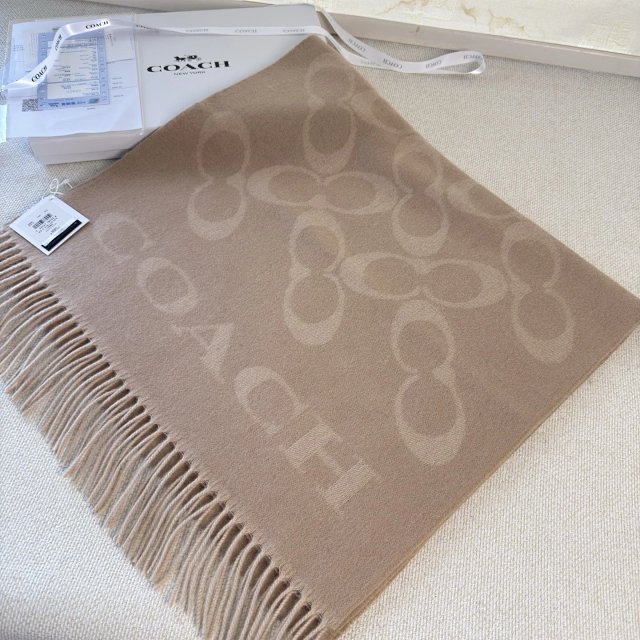 Coach scarf: seller detail photo 4