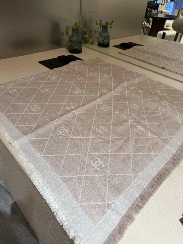 Chanel scarf: seller detail photo 2