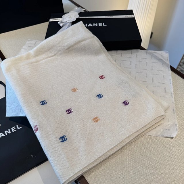 Chanel scarf: seller detail photo 3