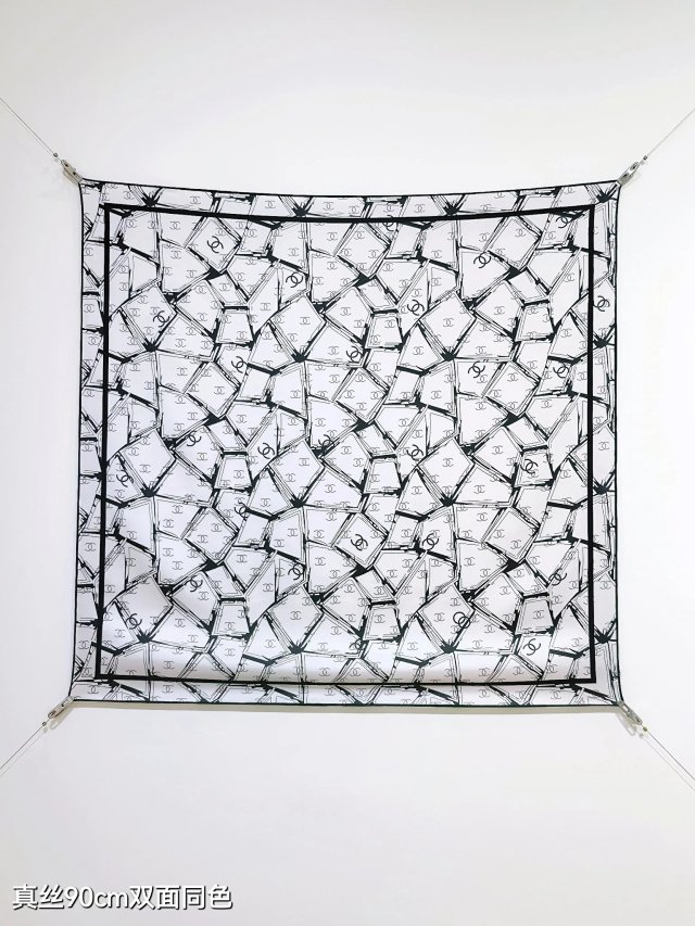 Chanel scarf: seller detail photo 4