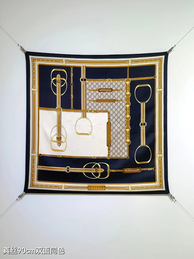 GUCCI scarf: seller detail photo 1