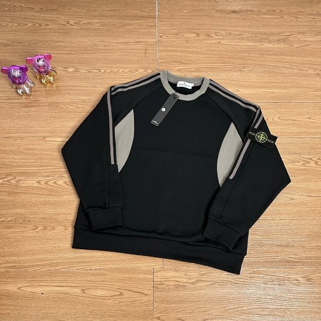 Stone Island Sweatshirt: seller detail photo 2