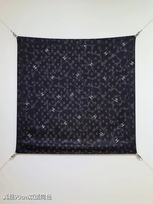 Chanel scarf: seller detail photo 3
