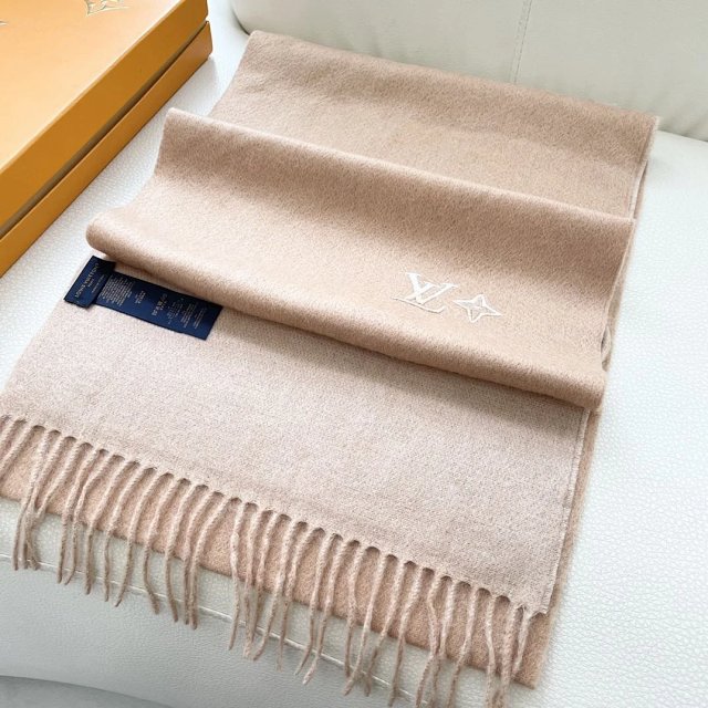 LV Louis Vuitton scarf: seller detail photo 2