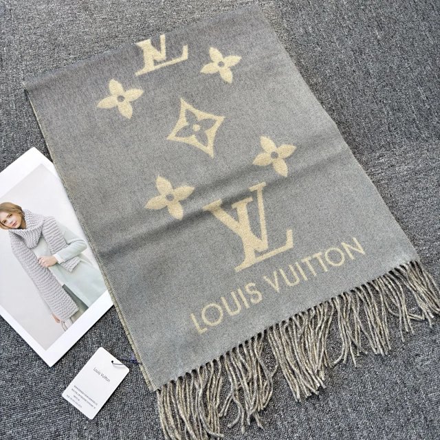 LV Louis Vuitton scarf: seller detail photo 9