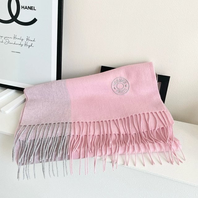 Hermès Scarf: seller detail photo 3