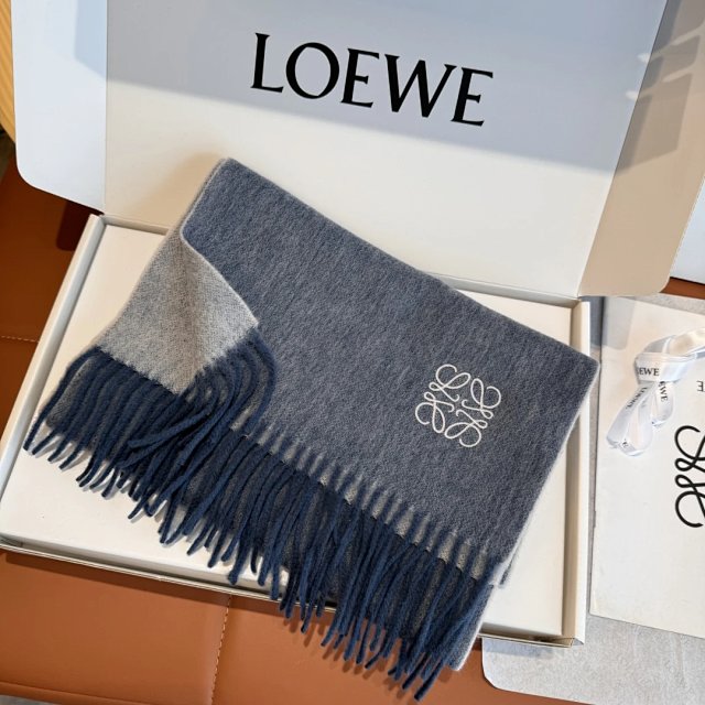 Loewe scarf: seller detail photo 7