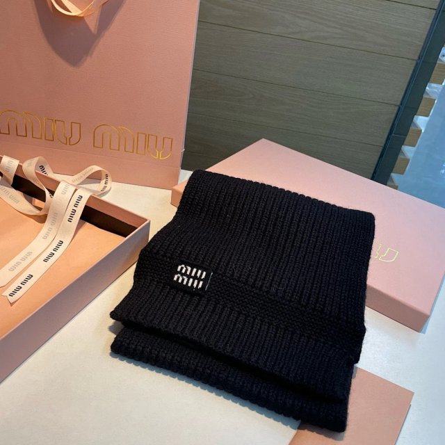 Miu scarf: seller detail photo 2