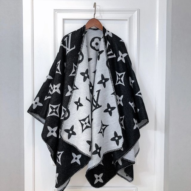LV Louis Vuitton scarf: seller detail photo 2