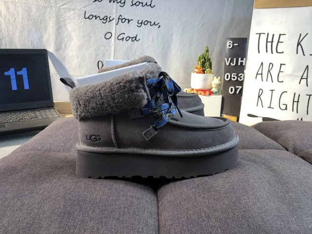 UGG Shoes: seller detail photo 8