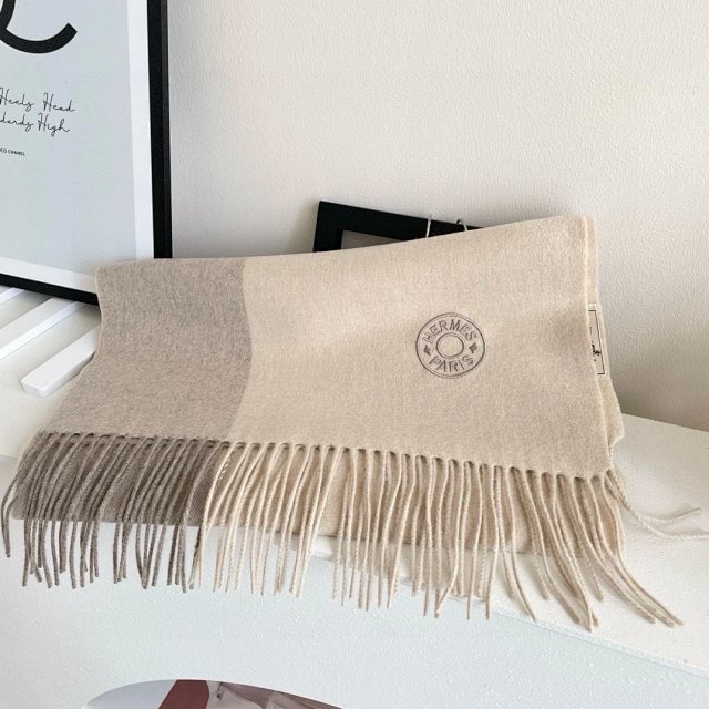 Hermès Scarf: seller detail photo 6