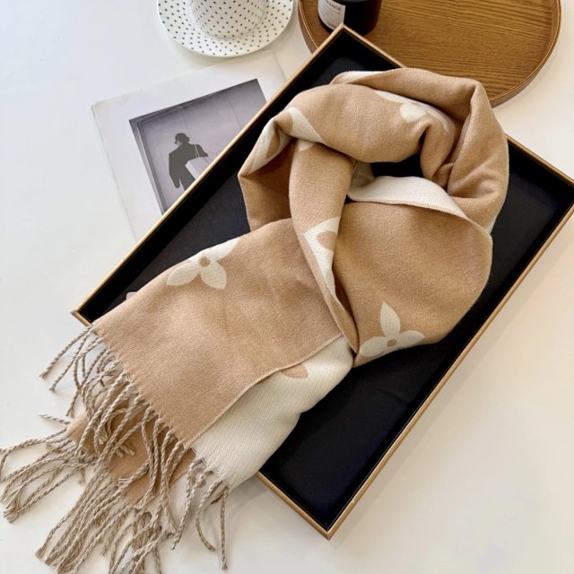 LV Louis Vuitton scarf: seller detail photo 2