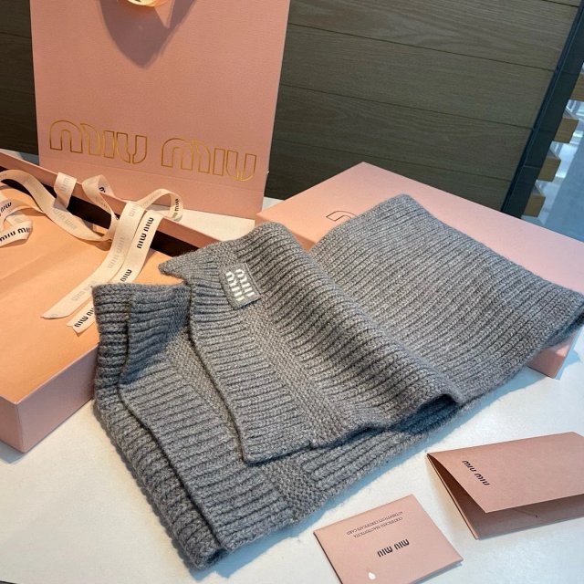 Miu scarf: seller detail photo 3